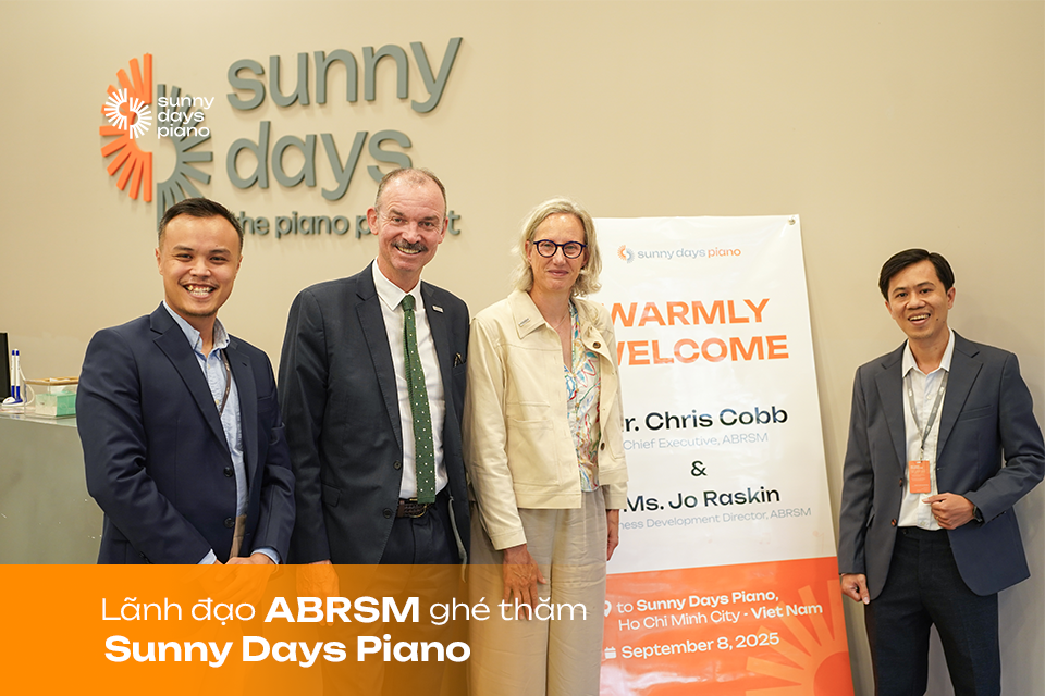 Đại diện Sunny Days Piano đón tiếp Lãnh đạo ABRSM tại chi nhánh Bàu Cát